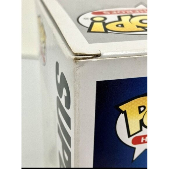 Funko Pop! Superman 251 Specialty Series Vinyl Figure With Protector - Picture 12 of 16